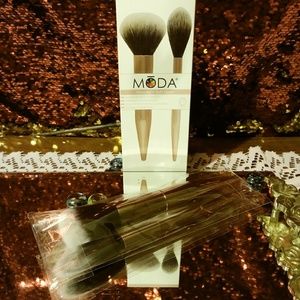 Moda powder and soft glow brush kit